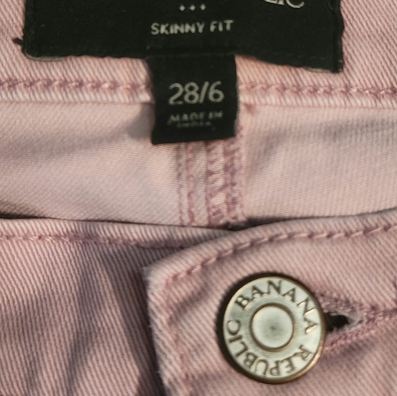 Banana Republic skinny fit light pink pearl frayed hem jeans size 28. - Picture 4 of 5